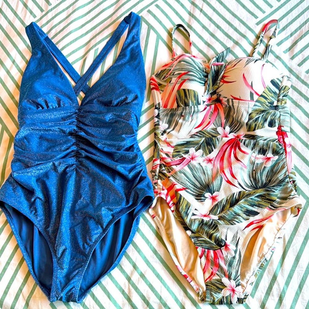 Lot of 2 Swimsuits Shade & Shore sz medium